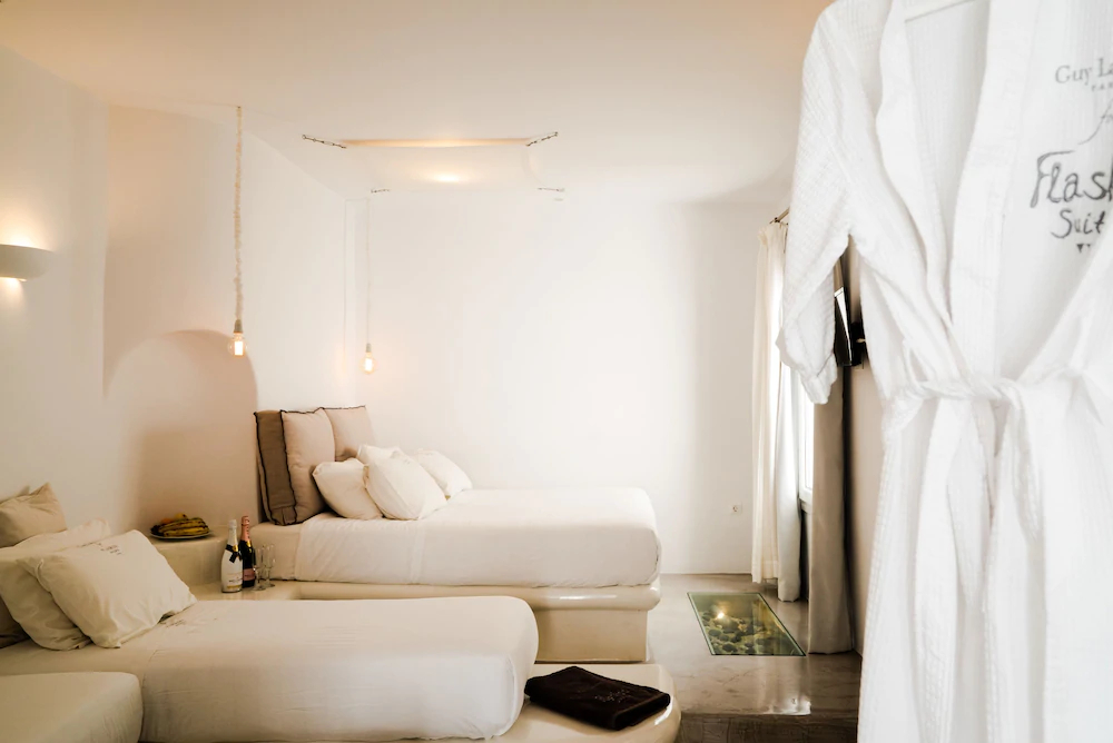 Flaskos Suites