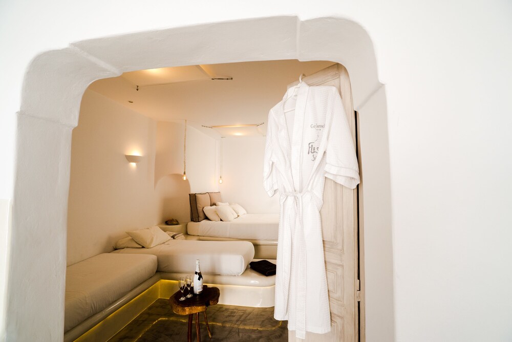 Flaskos Suites