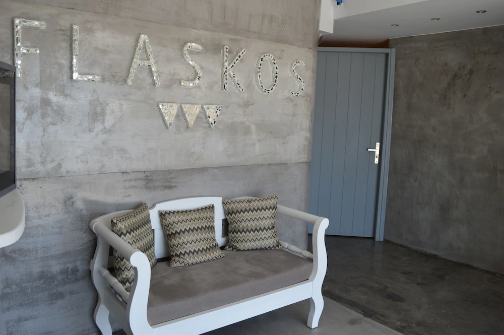 Flaskos Suites