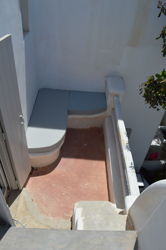 Flaskos Suites