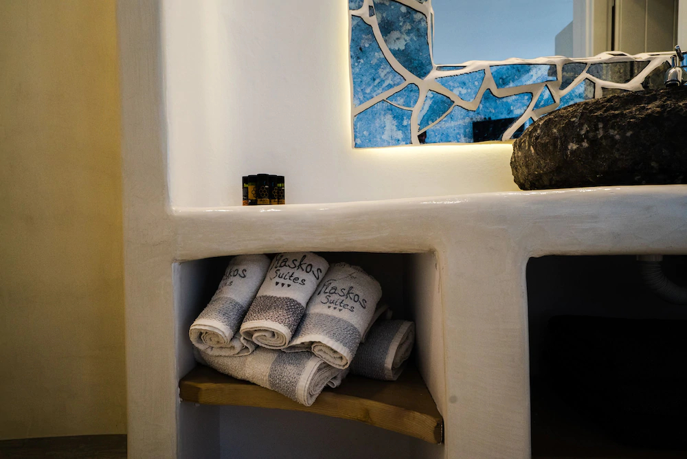 Flaskos Suites