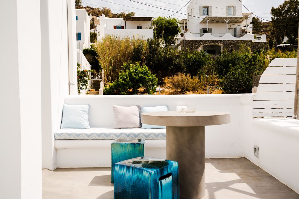 Flaskos Suites