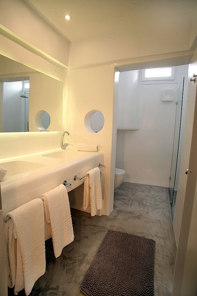 Flaskos Suites