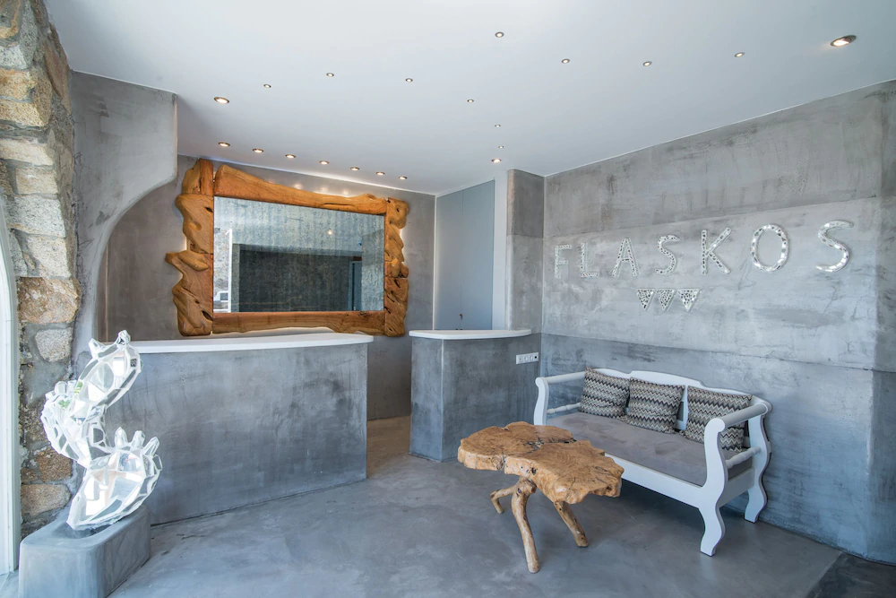 Flaskos Suites