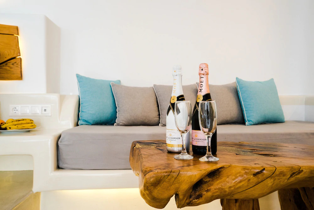 Flaskos Suites