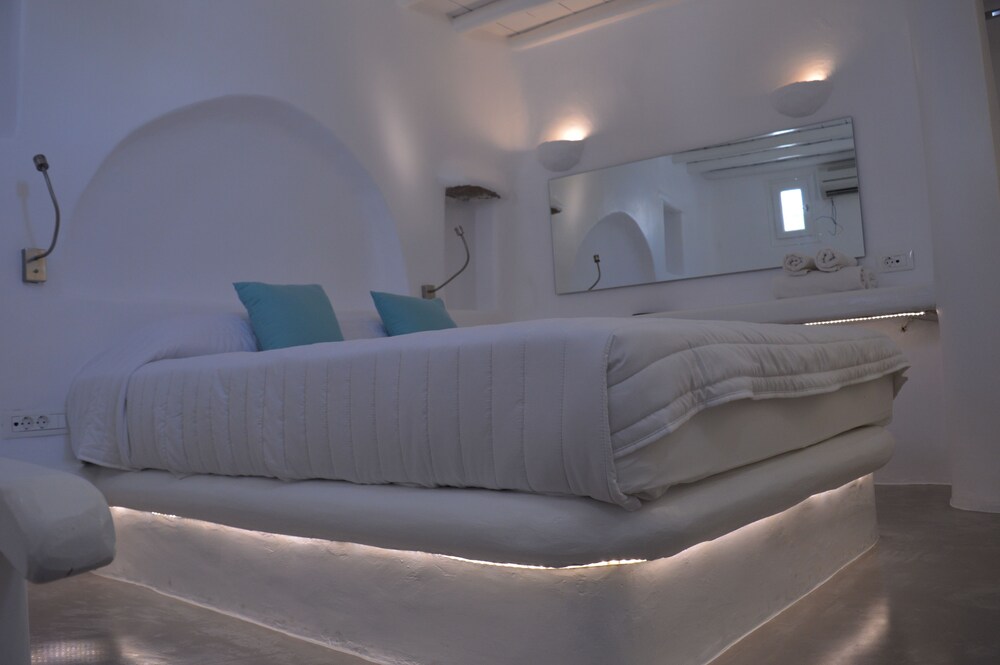 Flaskos Suites