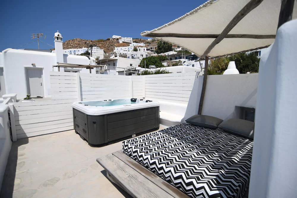 Flaskos Suites