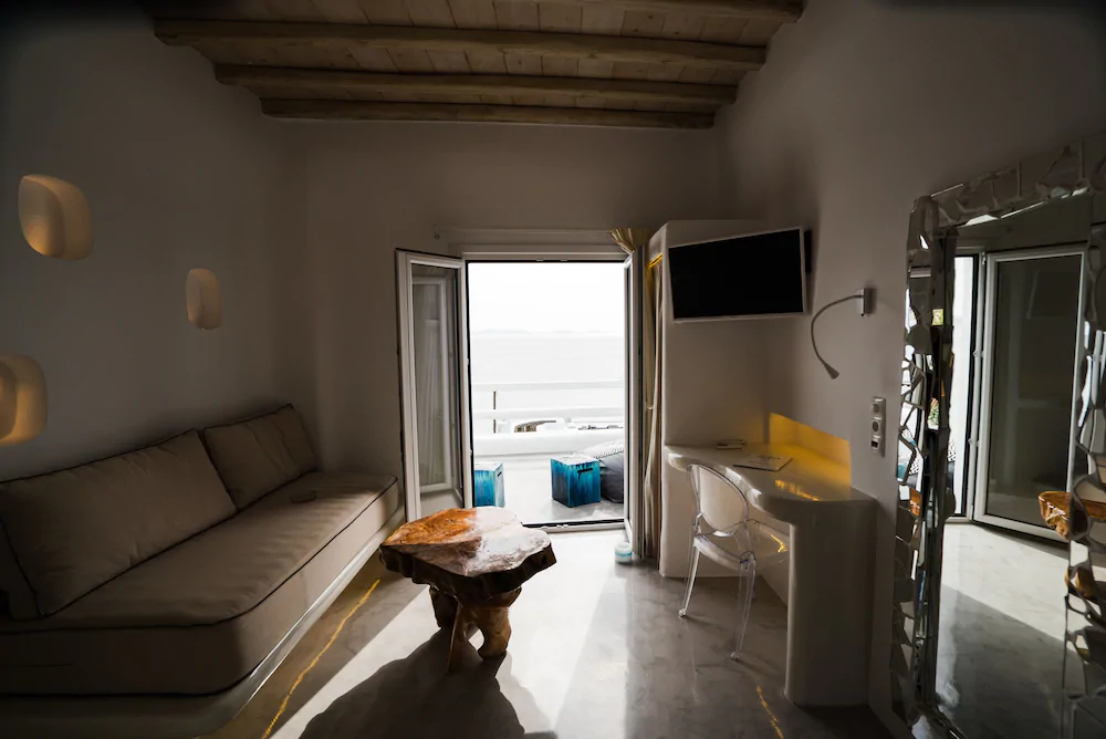 Flaskos Suites