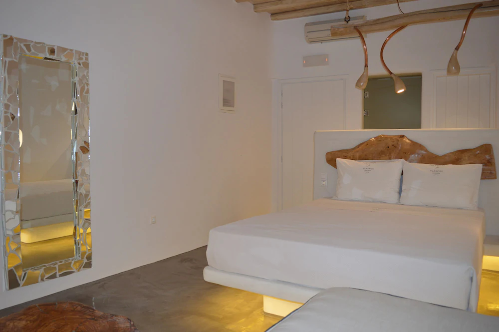 Flaskos Suites