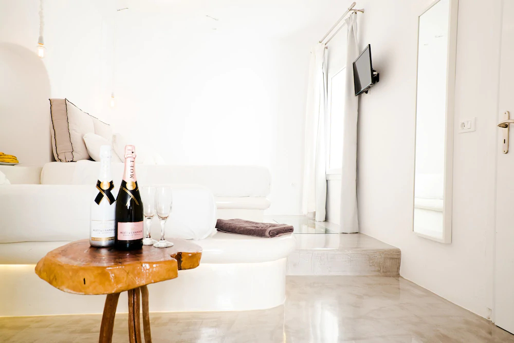 Flaskos Suites