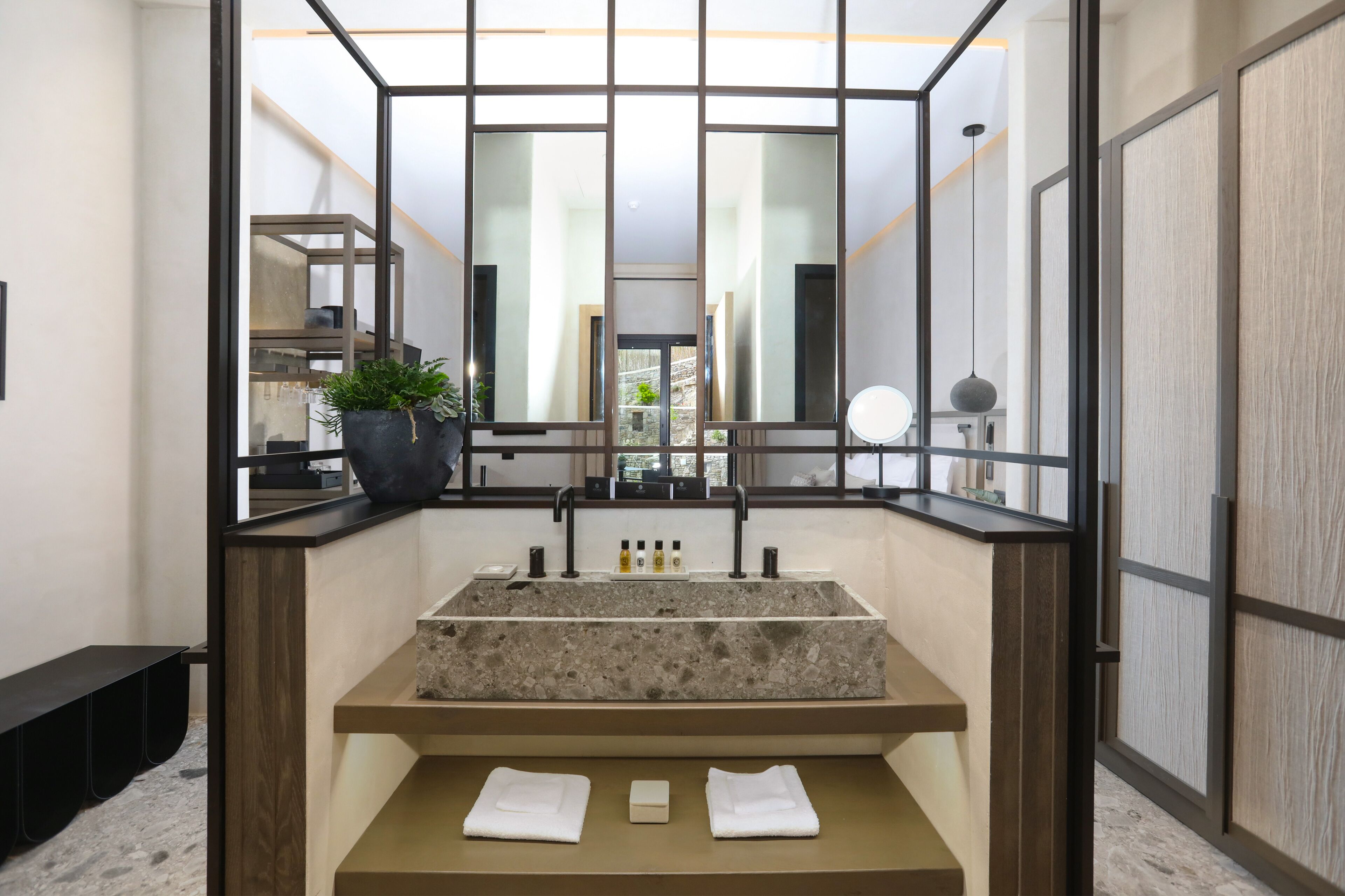 Aeonic Suites & Spa Mykonos