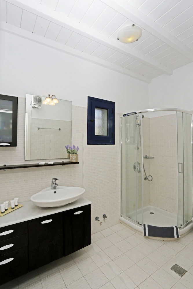 Aella Villa