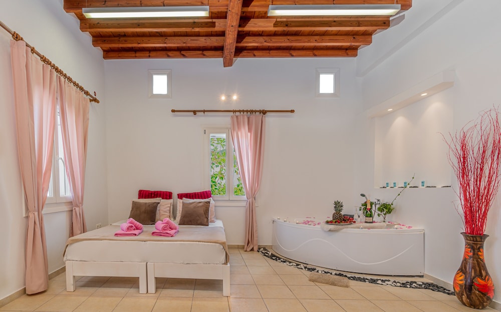 Dimelal Mikonos Downtown Apartments