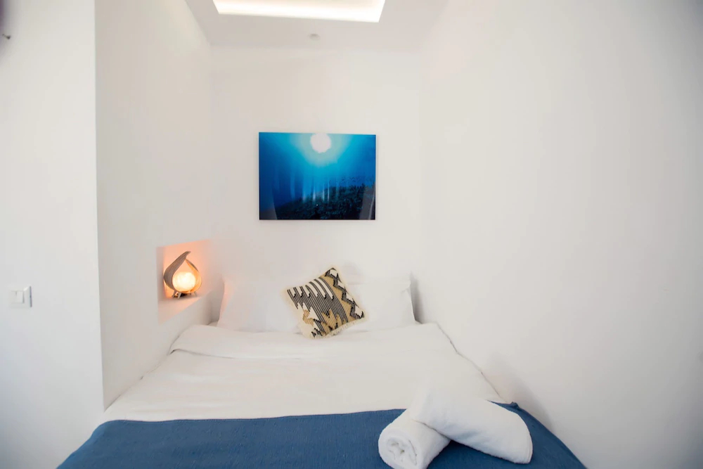 Jonaz Rooms & Suites