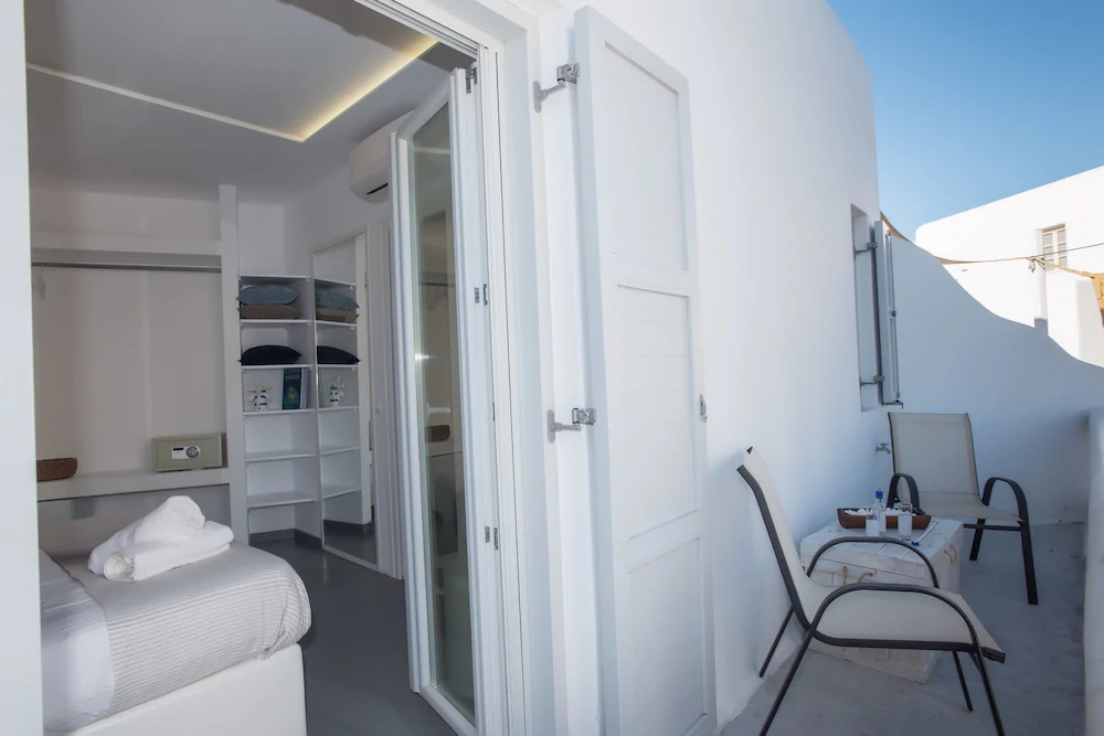 Jonaz Rooms & Suites