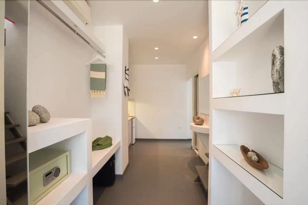 Jonaz Rooms & Suites