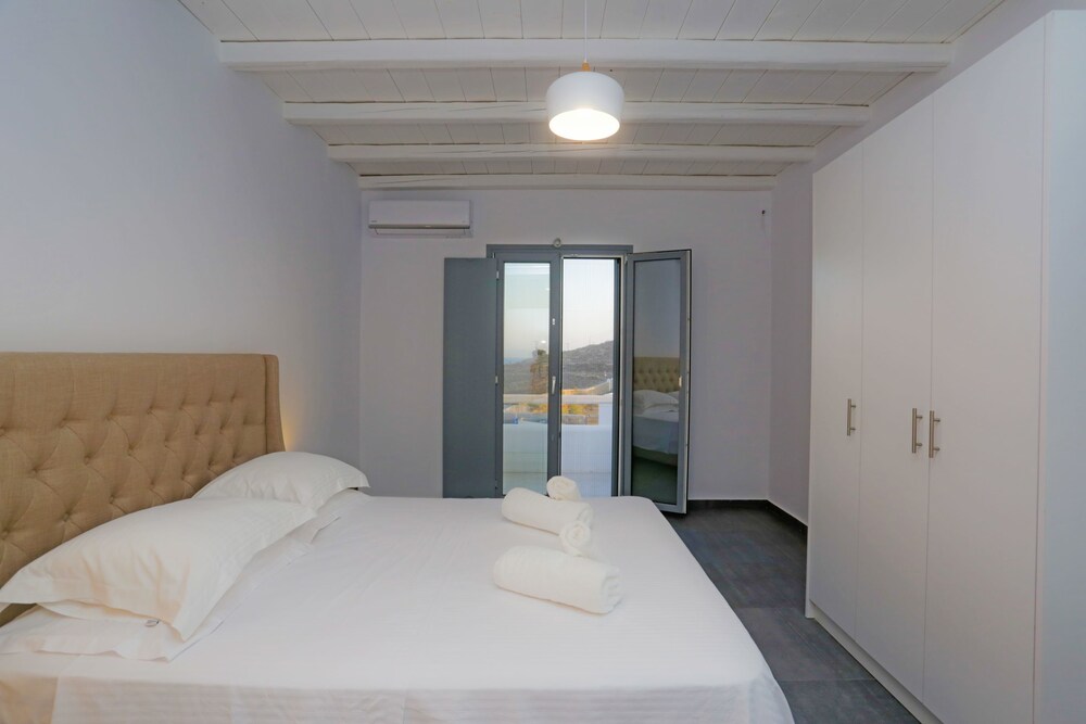 Nikoi Villas
