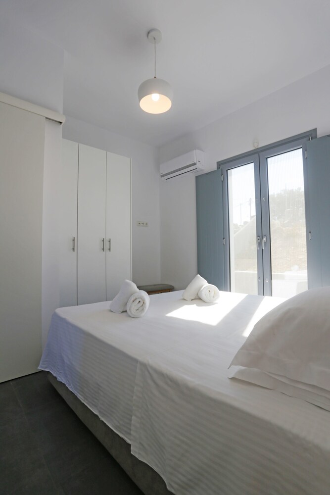 Nikoi Villas