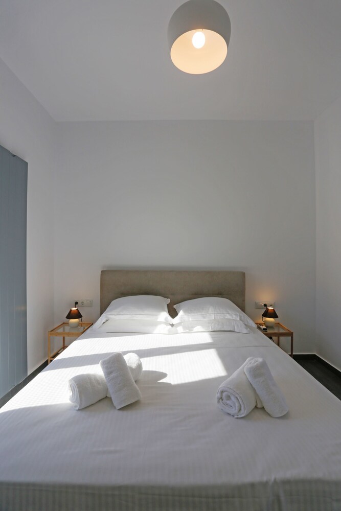 Nikoi Villas