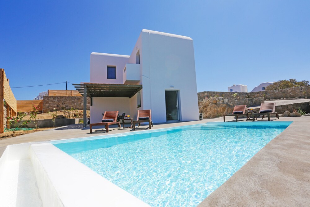 Nikoi Villas