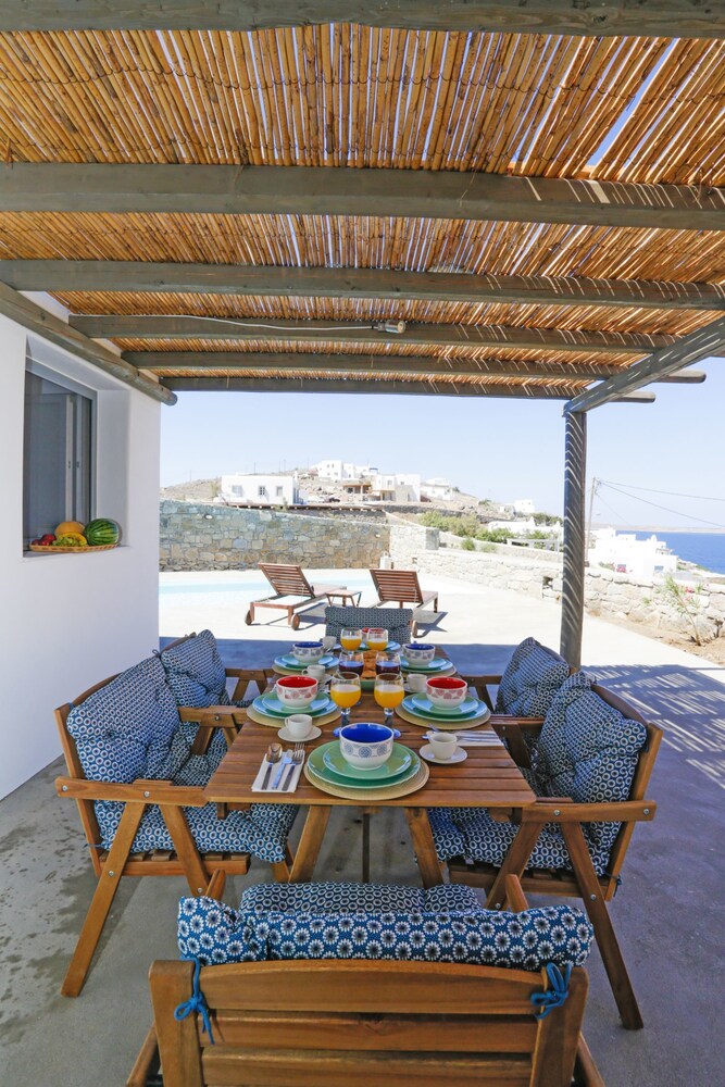 Nikoi Villas