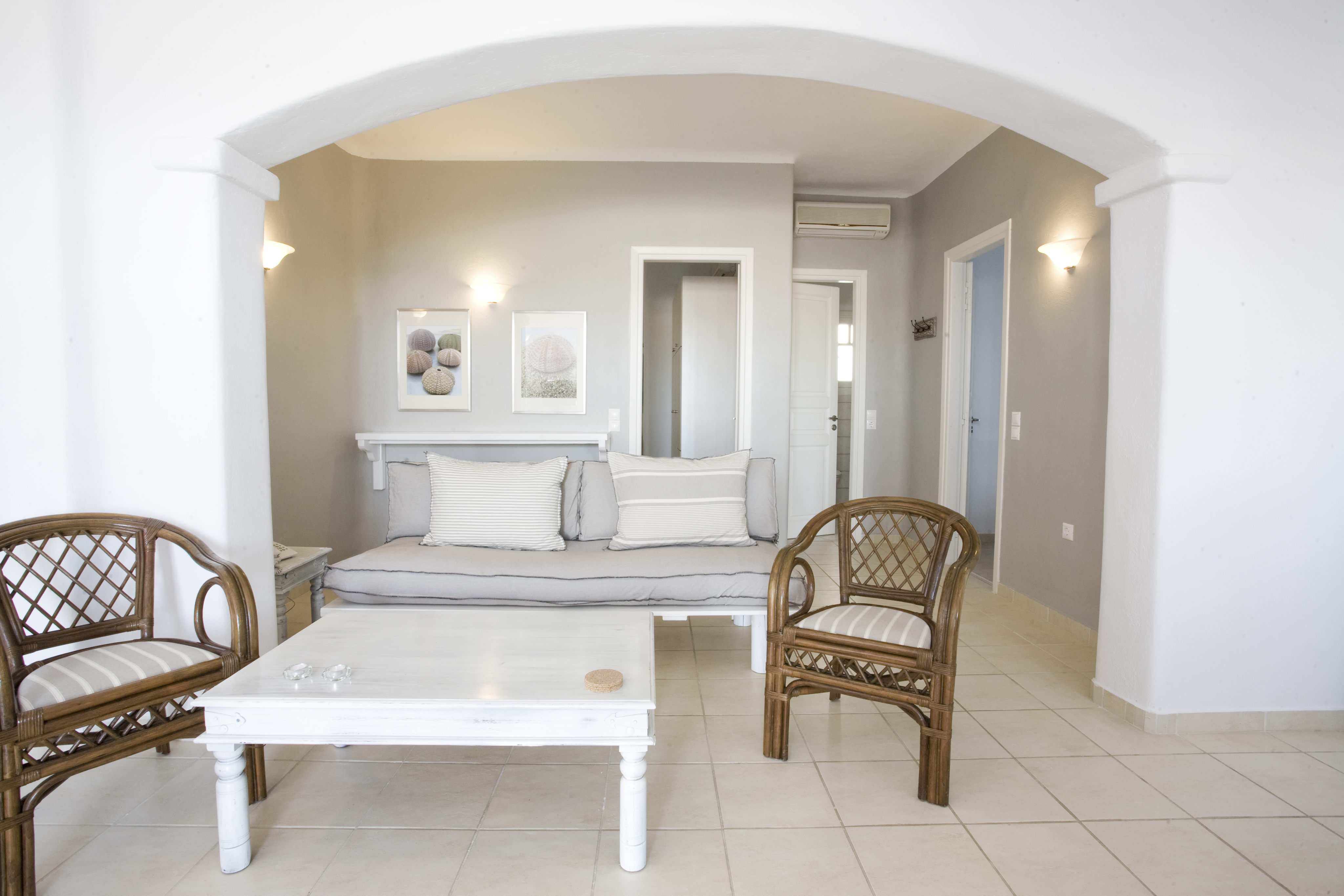 Yakinthos Residence