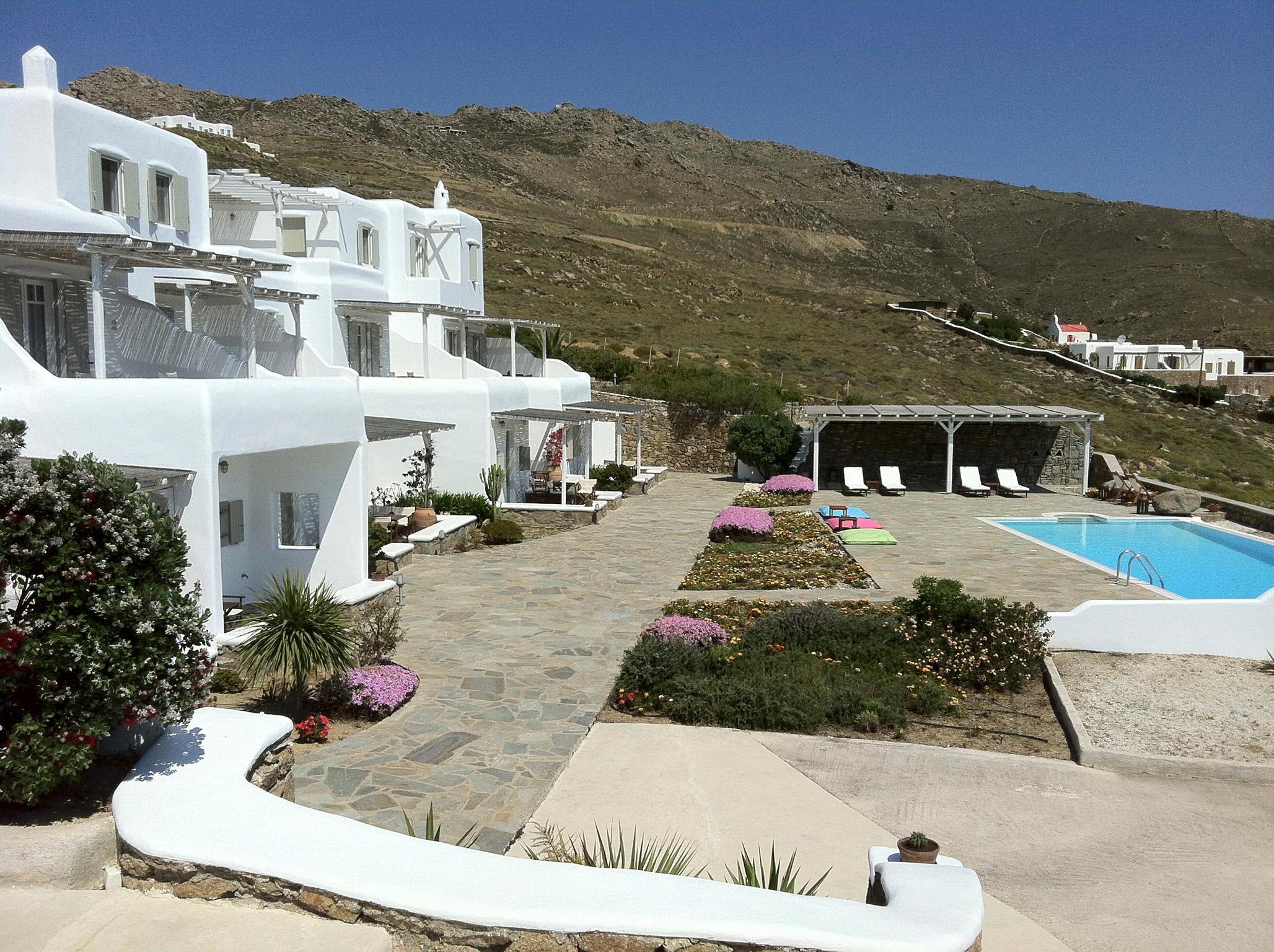 Yakinthos Residence