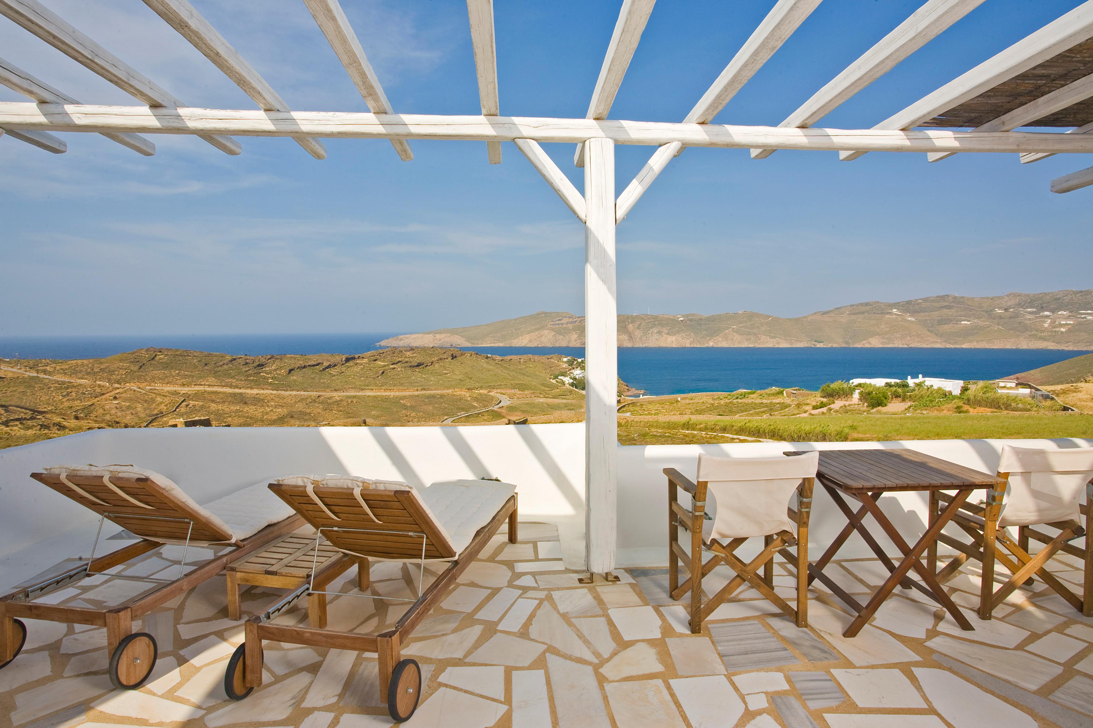 Yakinthos Residence