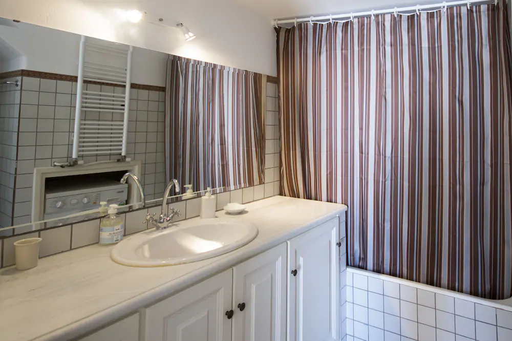 Erato Traditional Town House