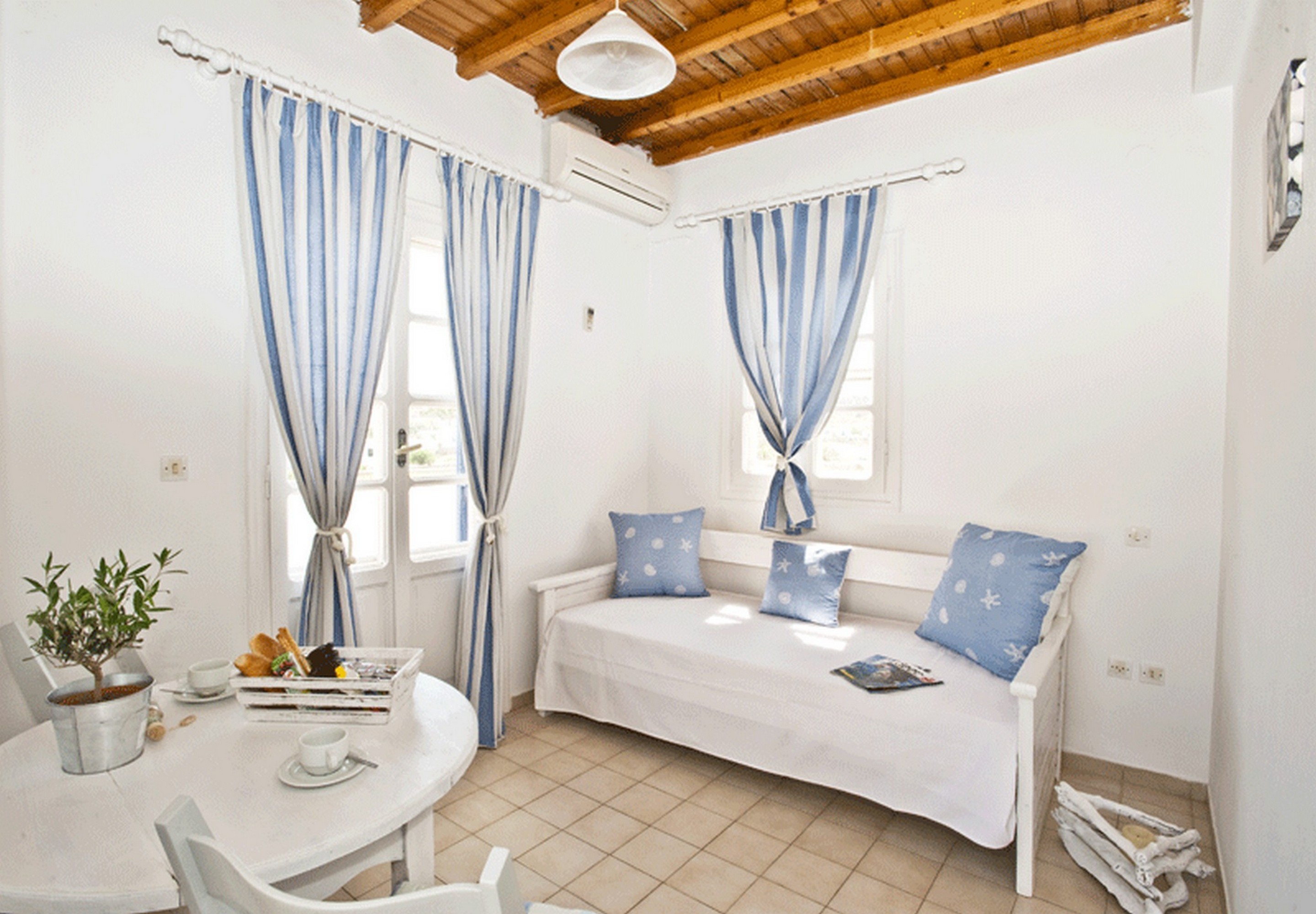 Gryparis' Club Apartments