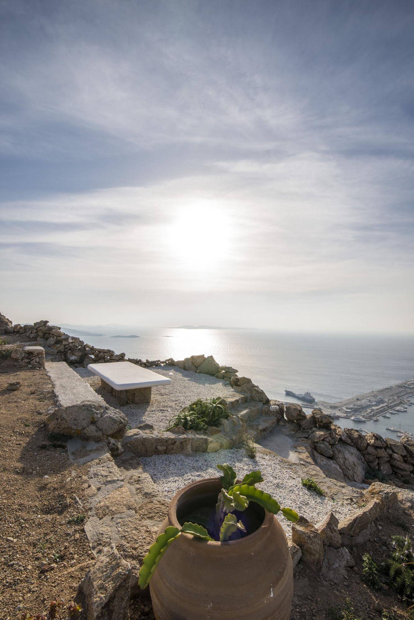 Manolia View
