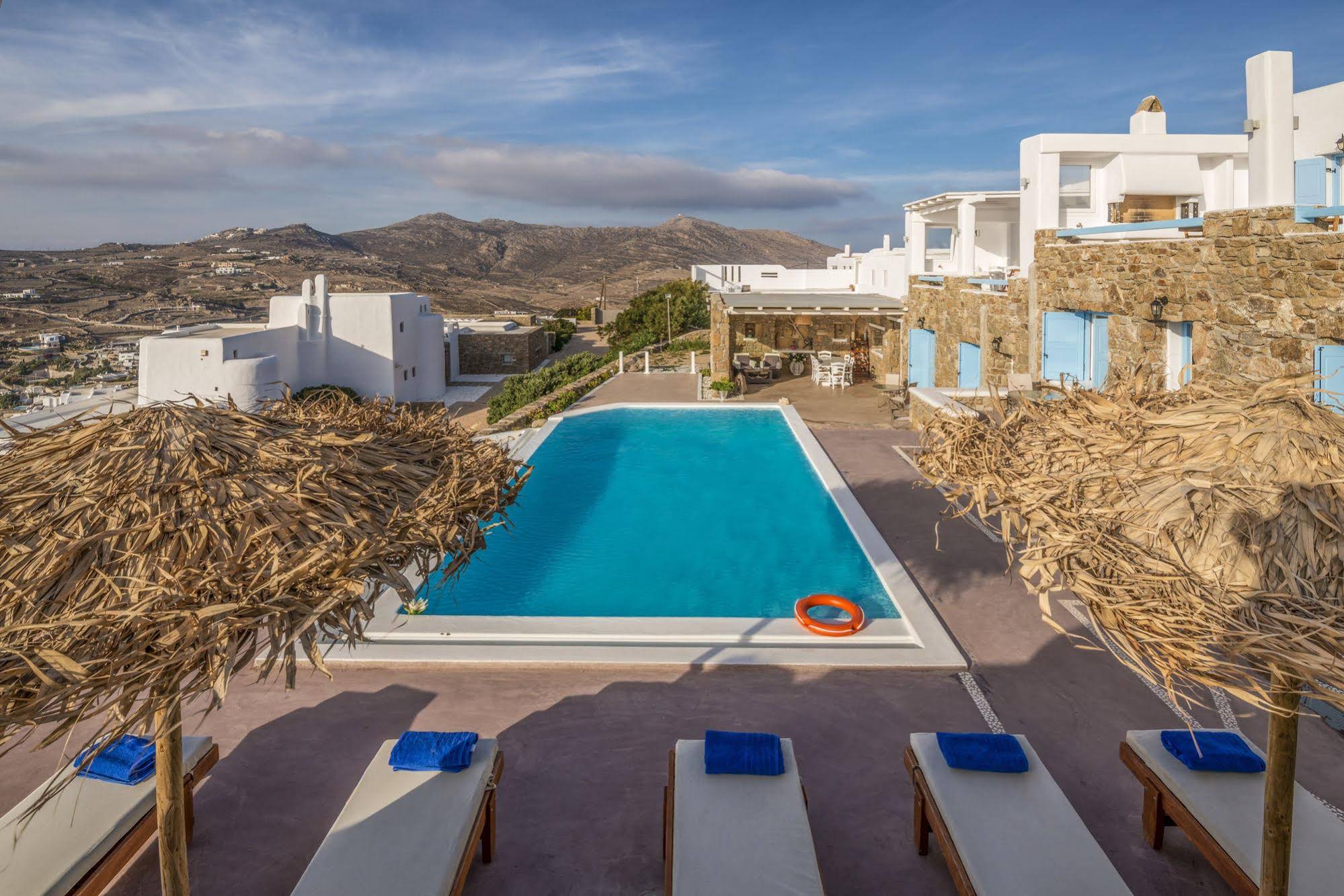 Manolia View