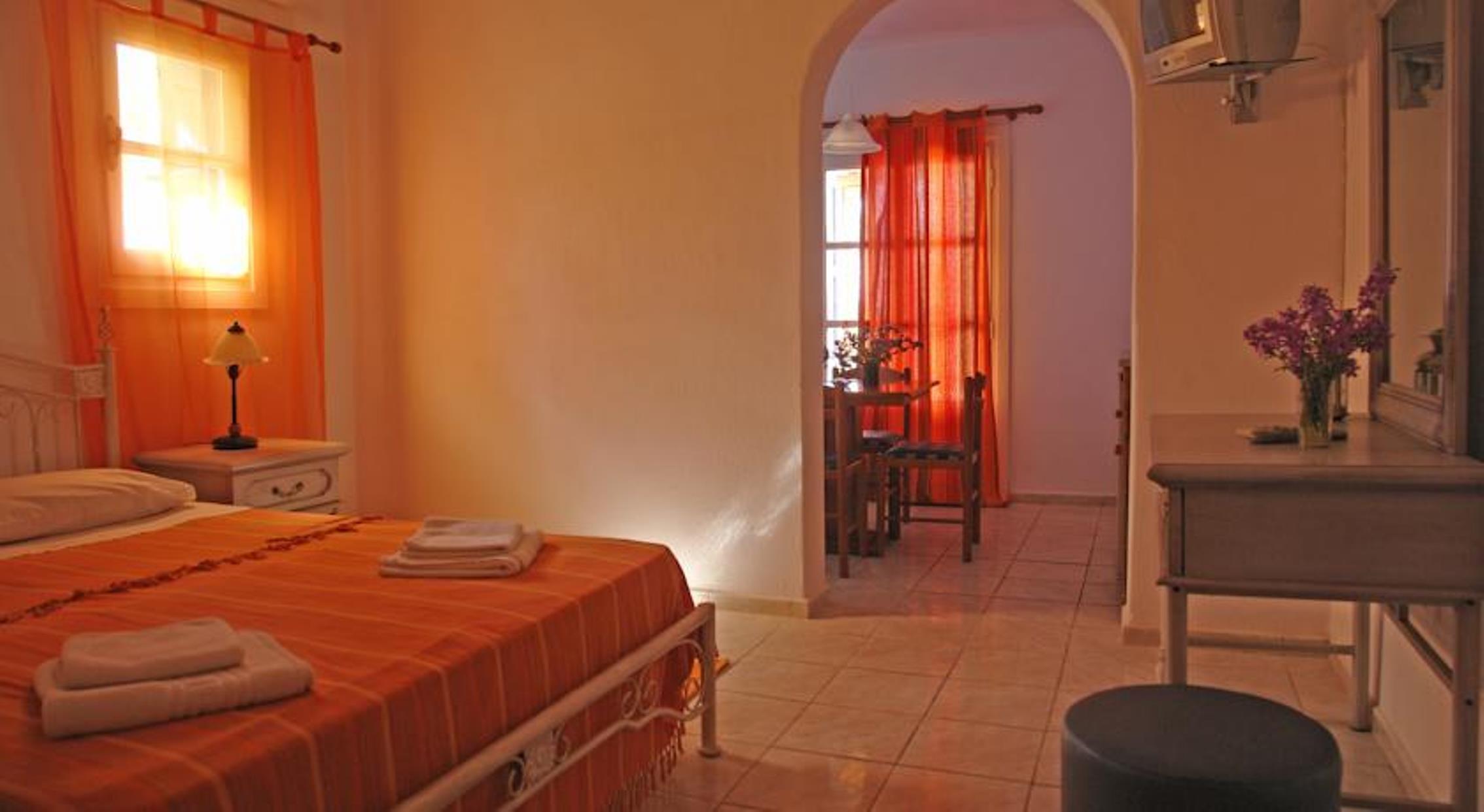 Maroulina's Boutique Studios And Apartments