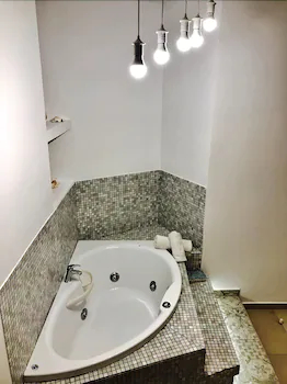 Queen Boutique Suites