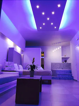 Queen Boutique Suites
