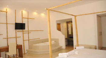 Queen Boutique Suites