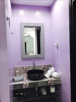 Queen Boutique Suites