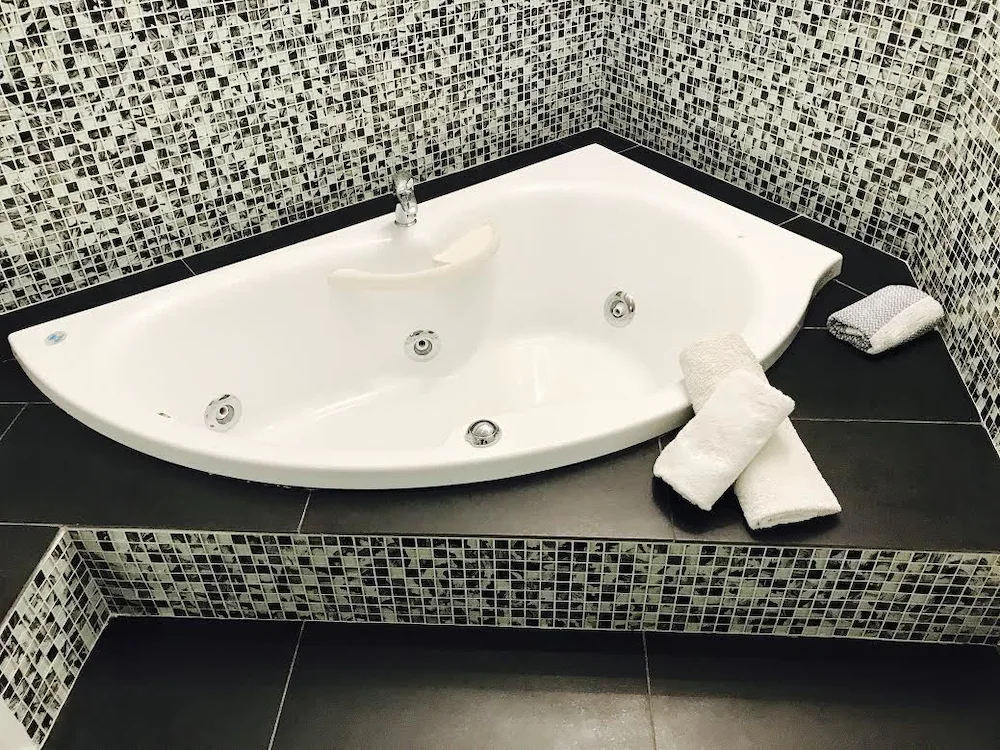 Queen Boutique Suites