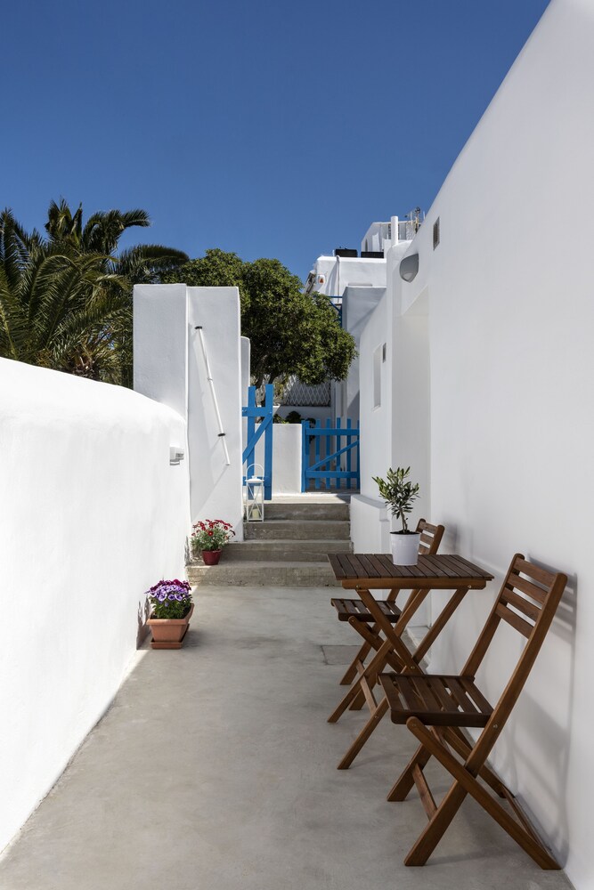 Secret Garden Apartments