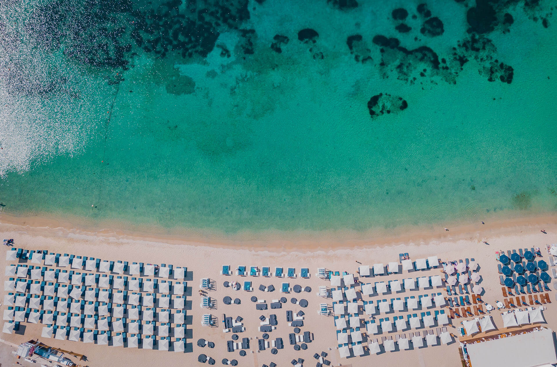 Adorno Beach Hotel & Suites