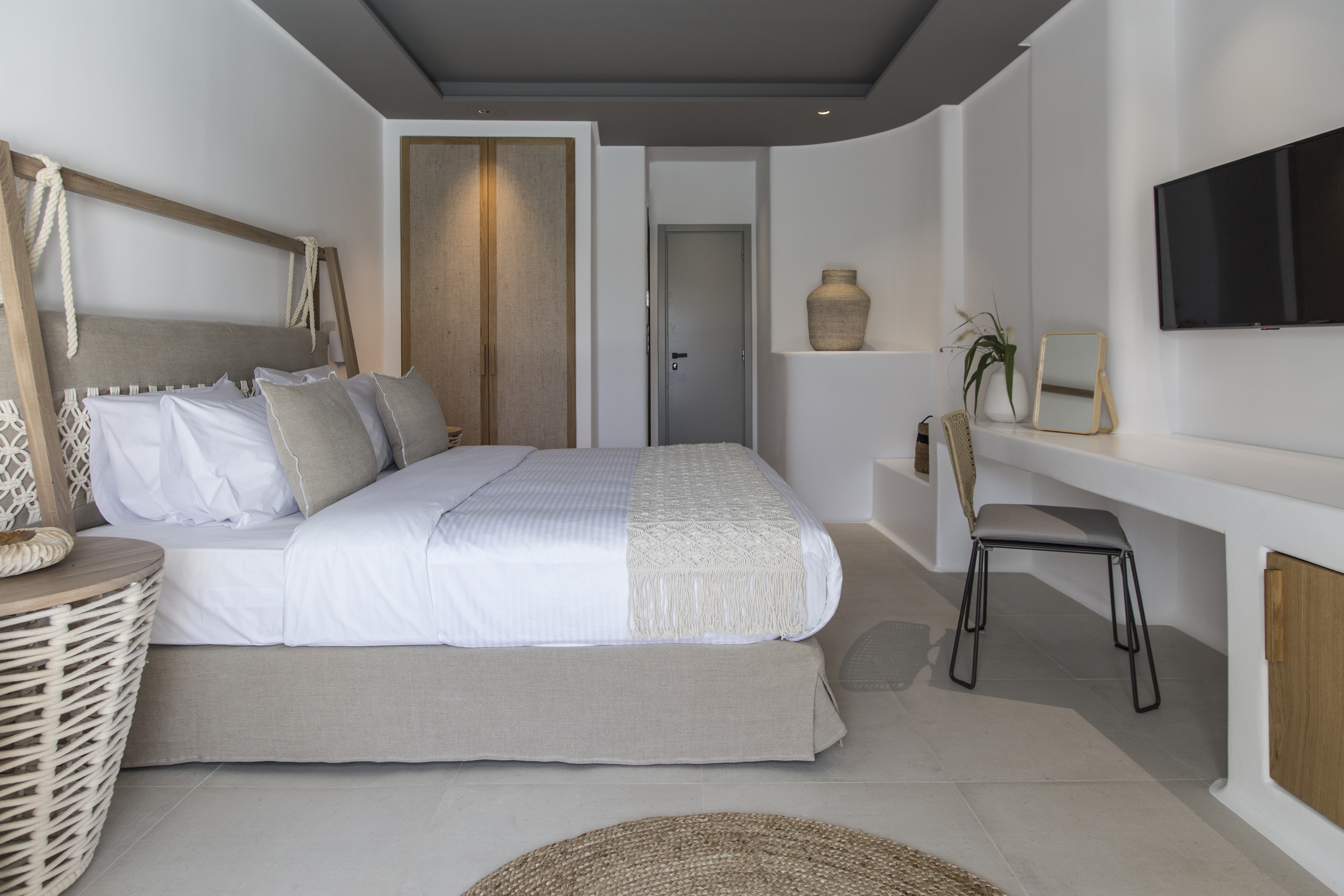 Adorno Beach Hotel & Suites
