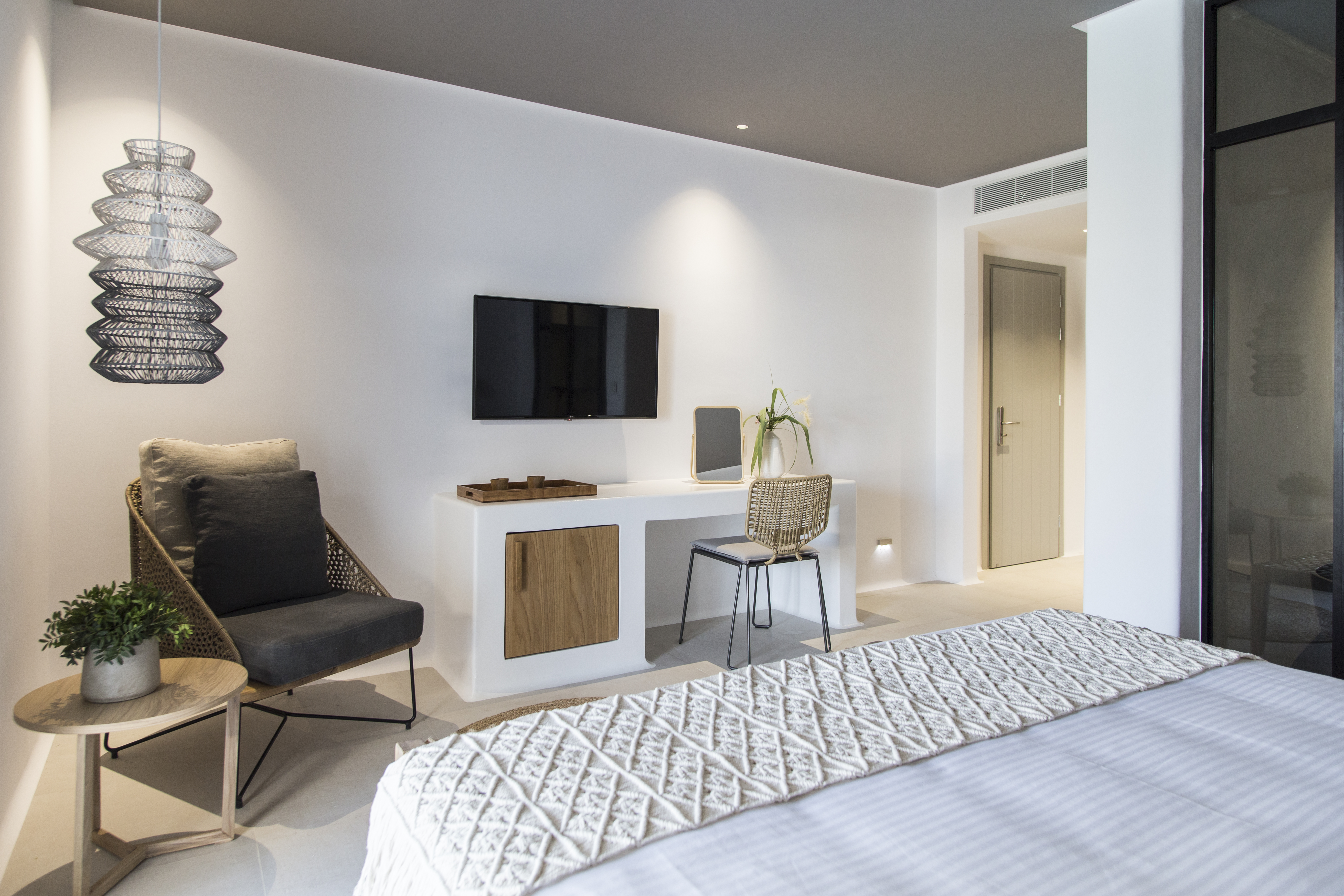 Adorno Beach Hotel & Suites