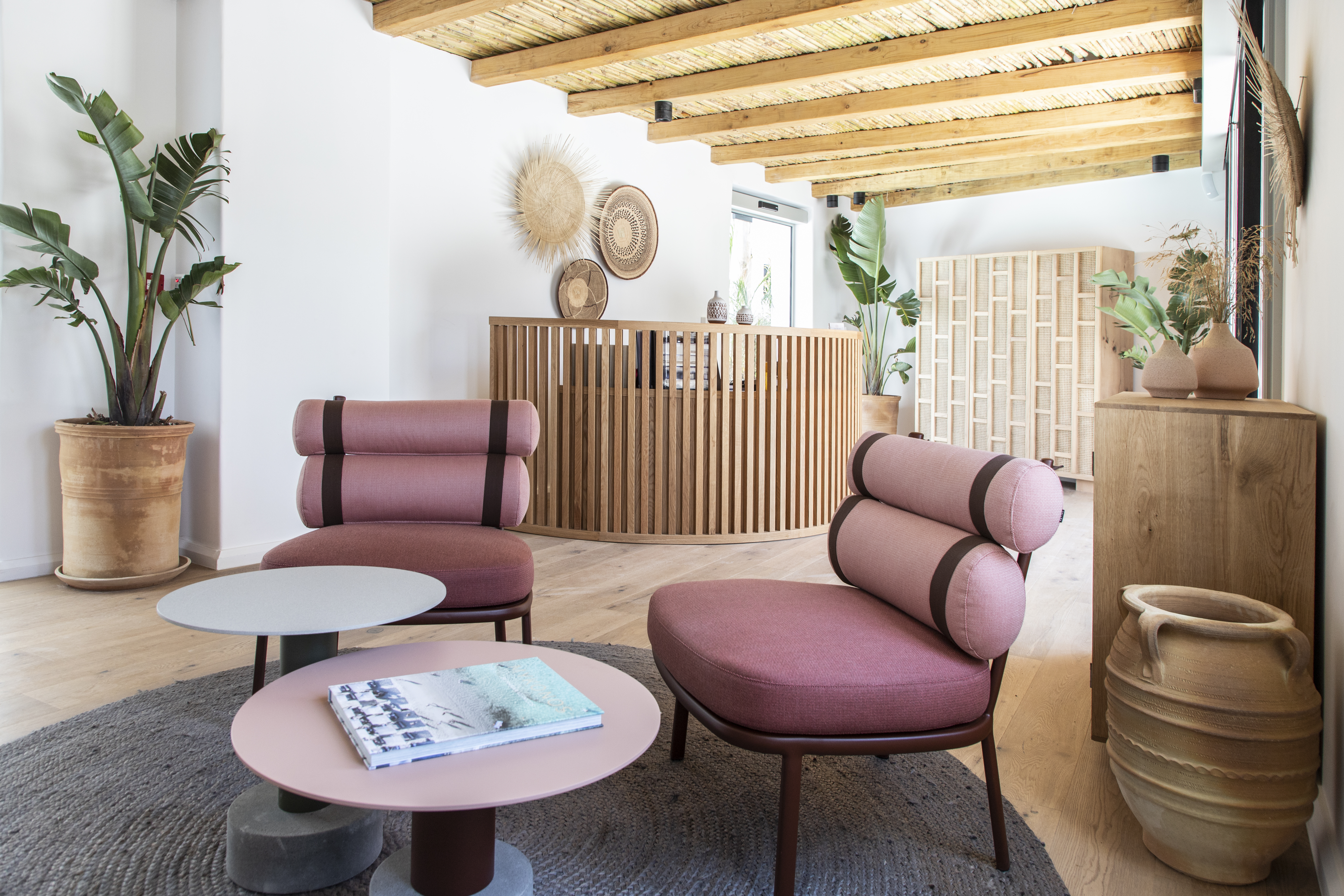 Adorno Beach Hotel & Suites
