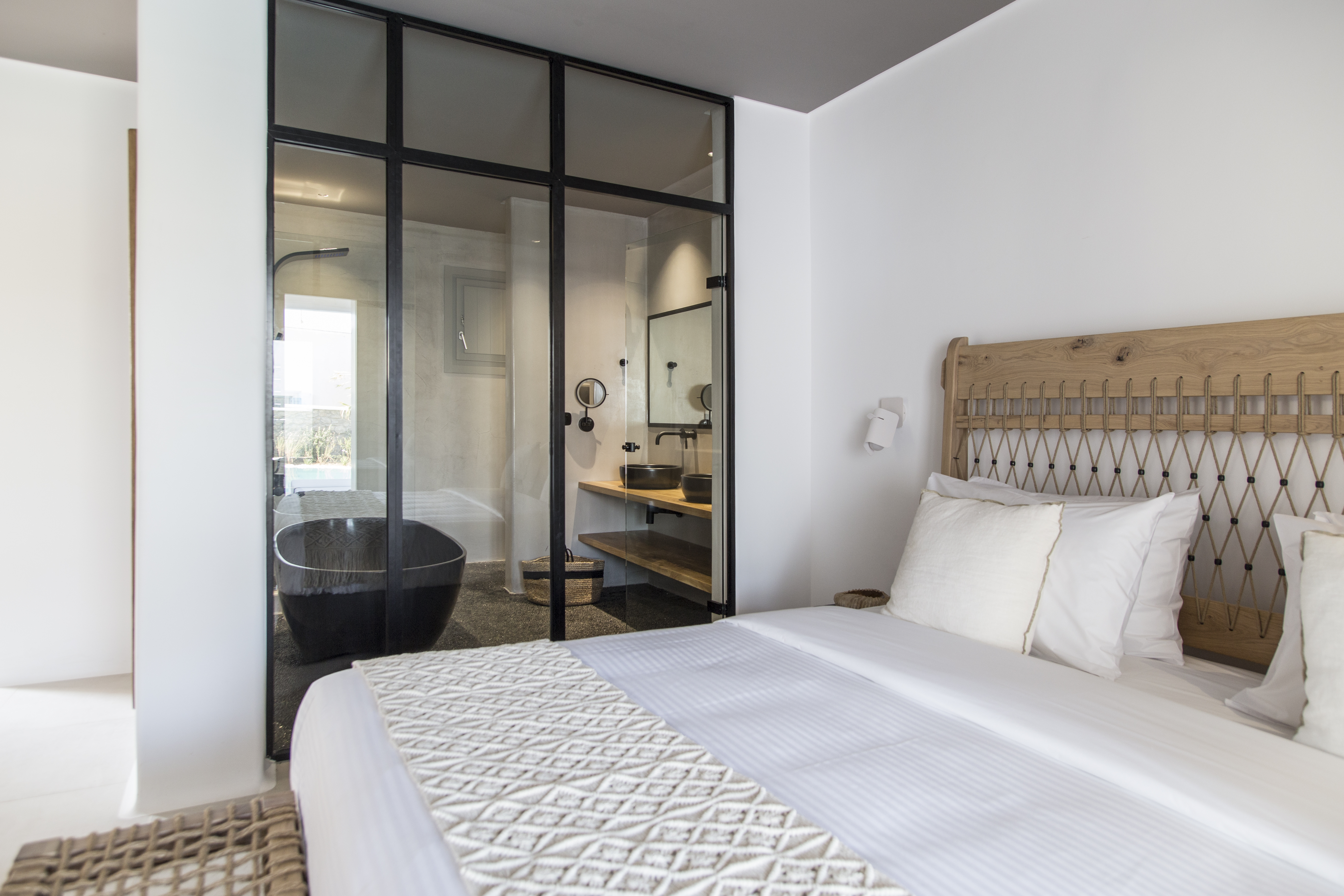 Adorno Beach Hotel & Suites