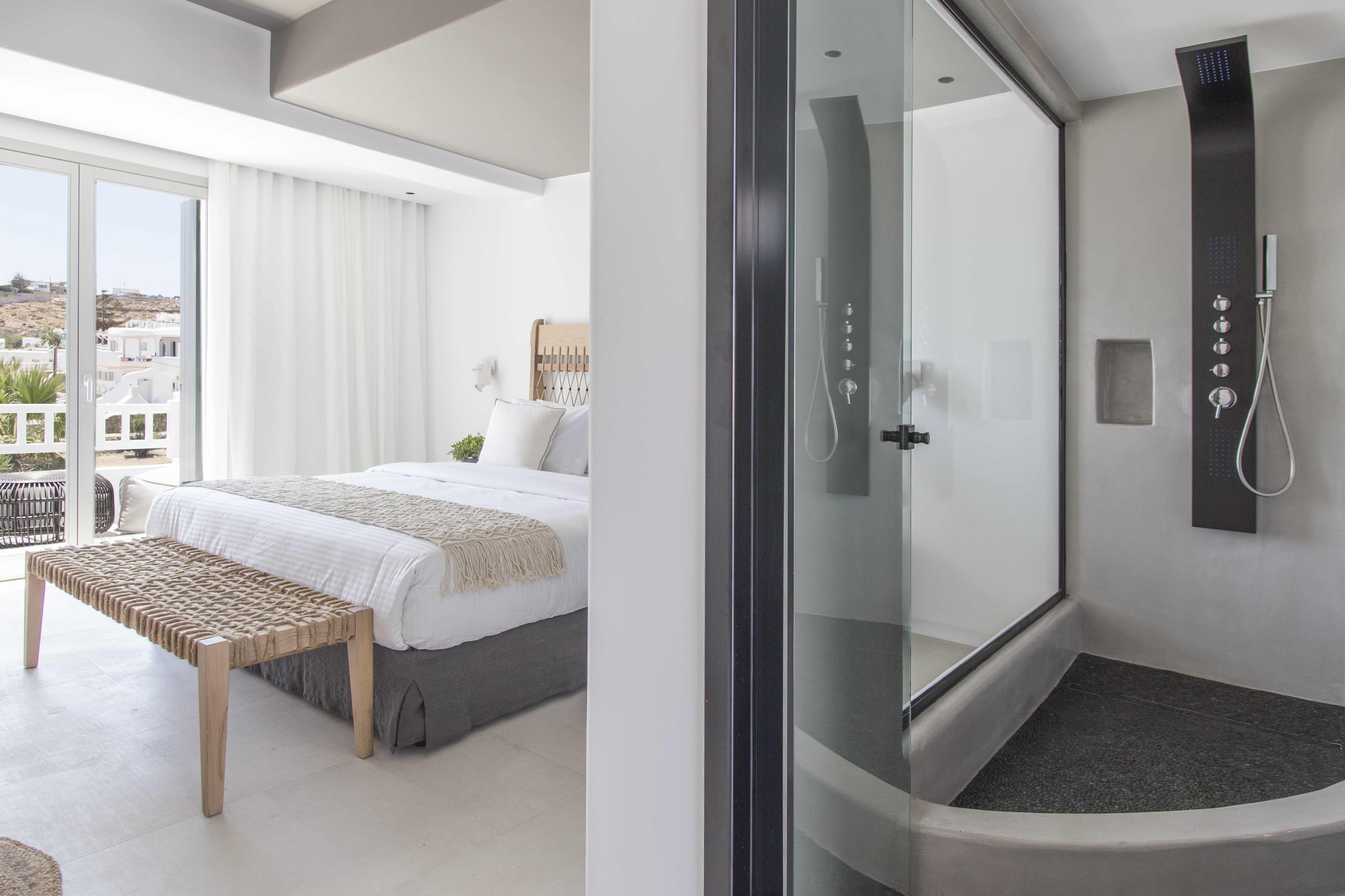 Adorno Beach Hotel & Suites