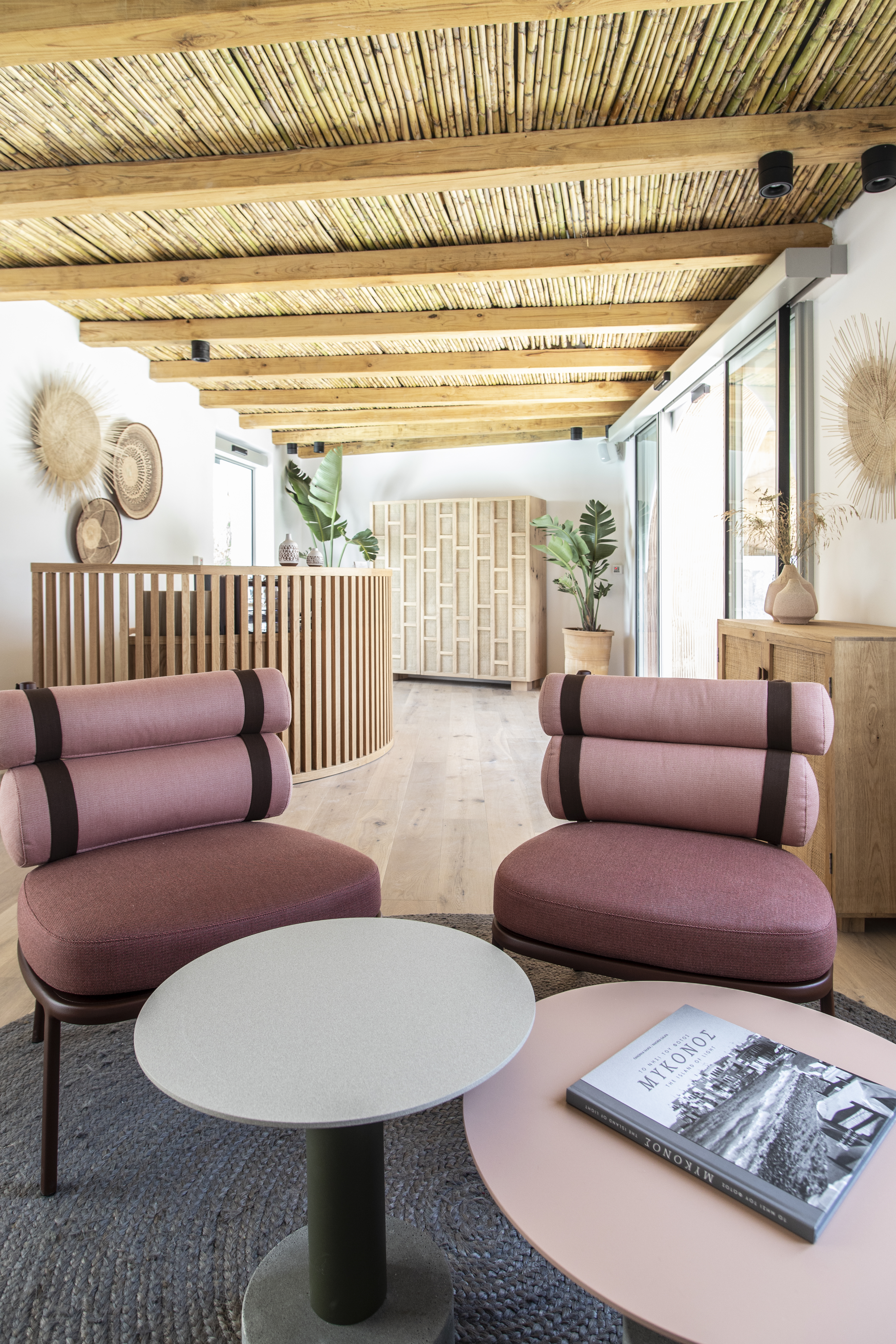 Adorno Beach Hotel & Suites