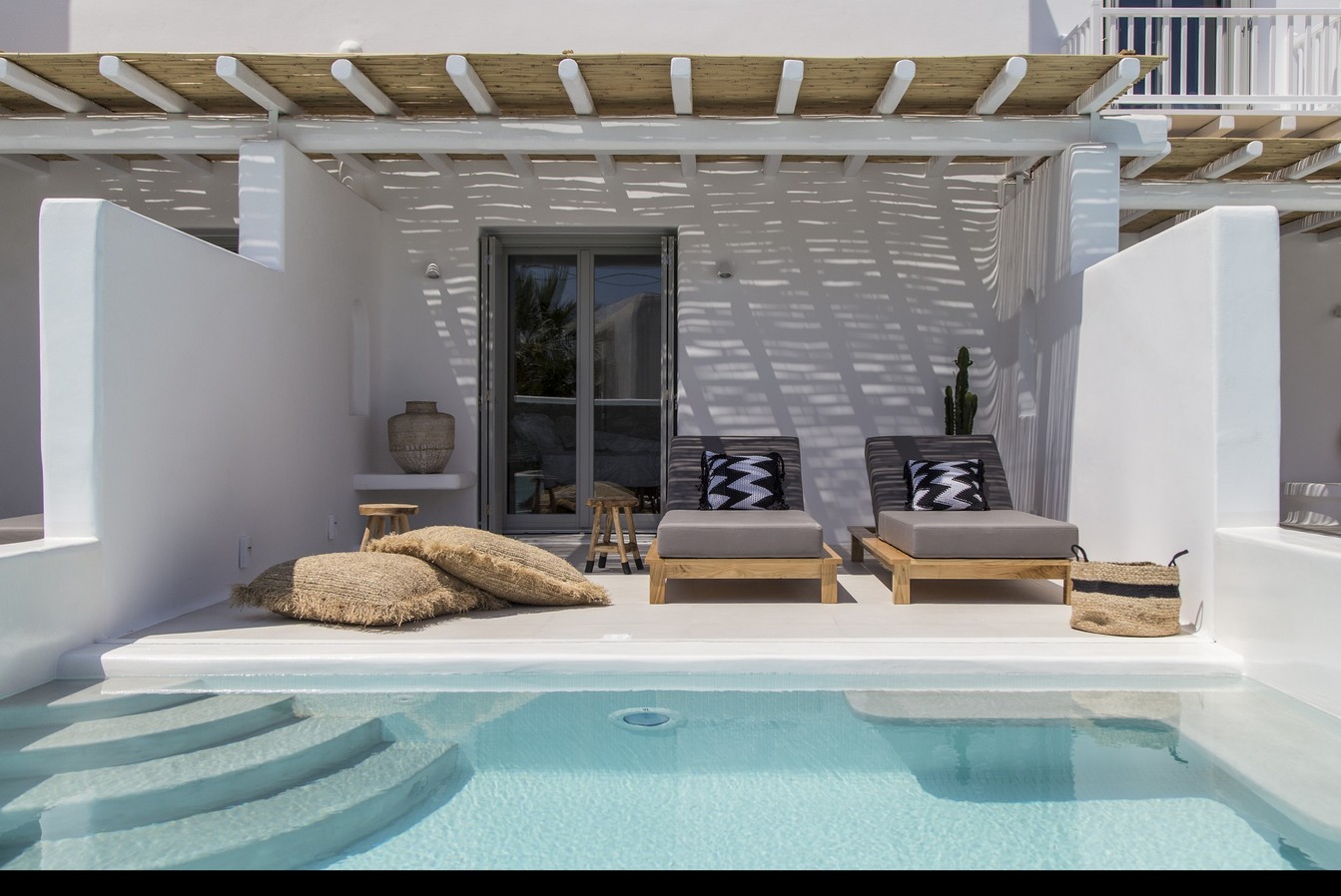 Adorno Beach Hotel & Suites