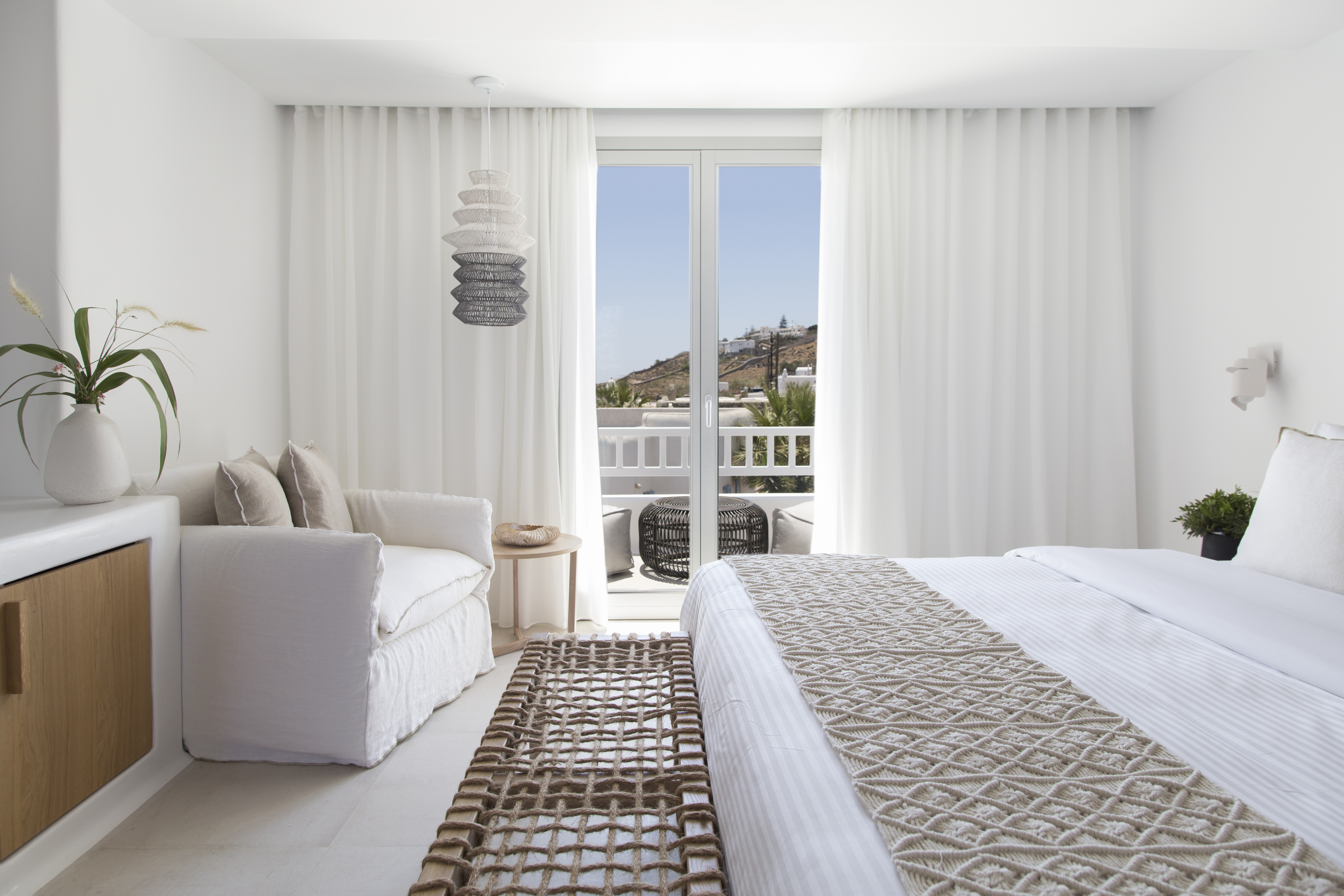 Adorno Beach Hotel & Suites