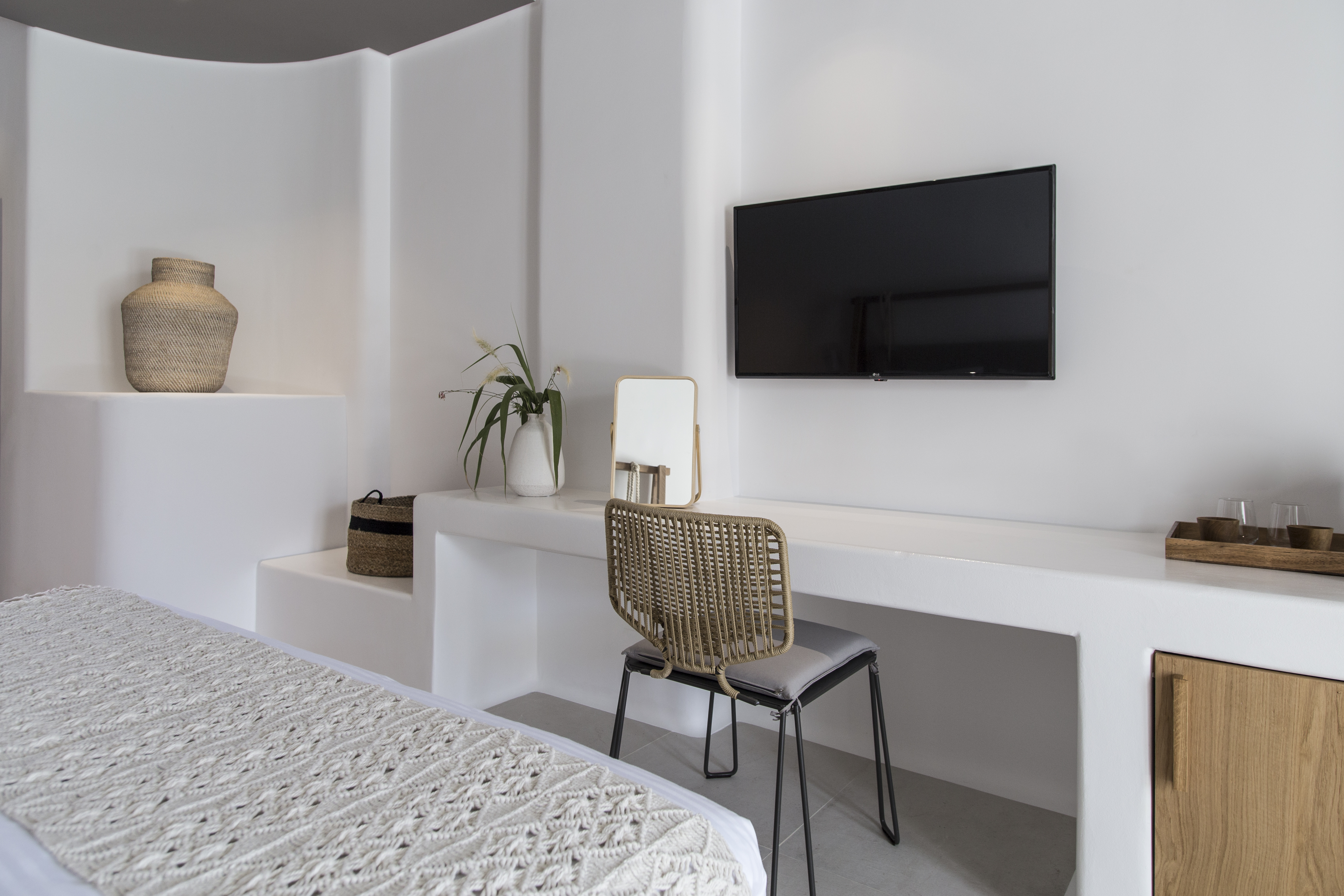 Adorno Beach Hotel & Suites
