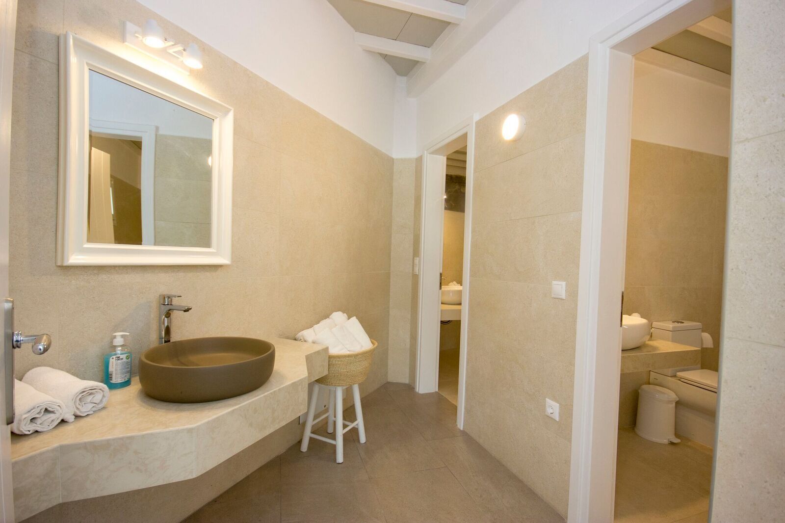 Anixi Hotel